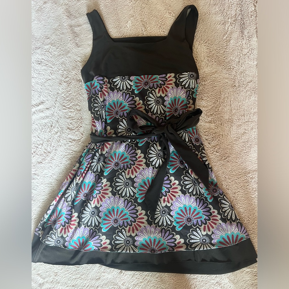 Reversible brown/floral Maternity tank top with tie/belt.